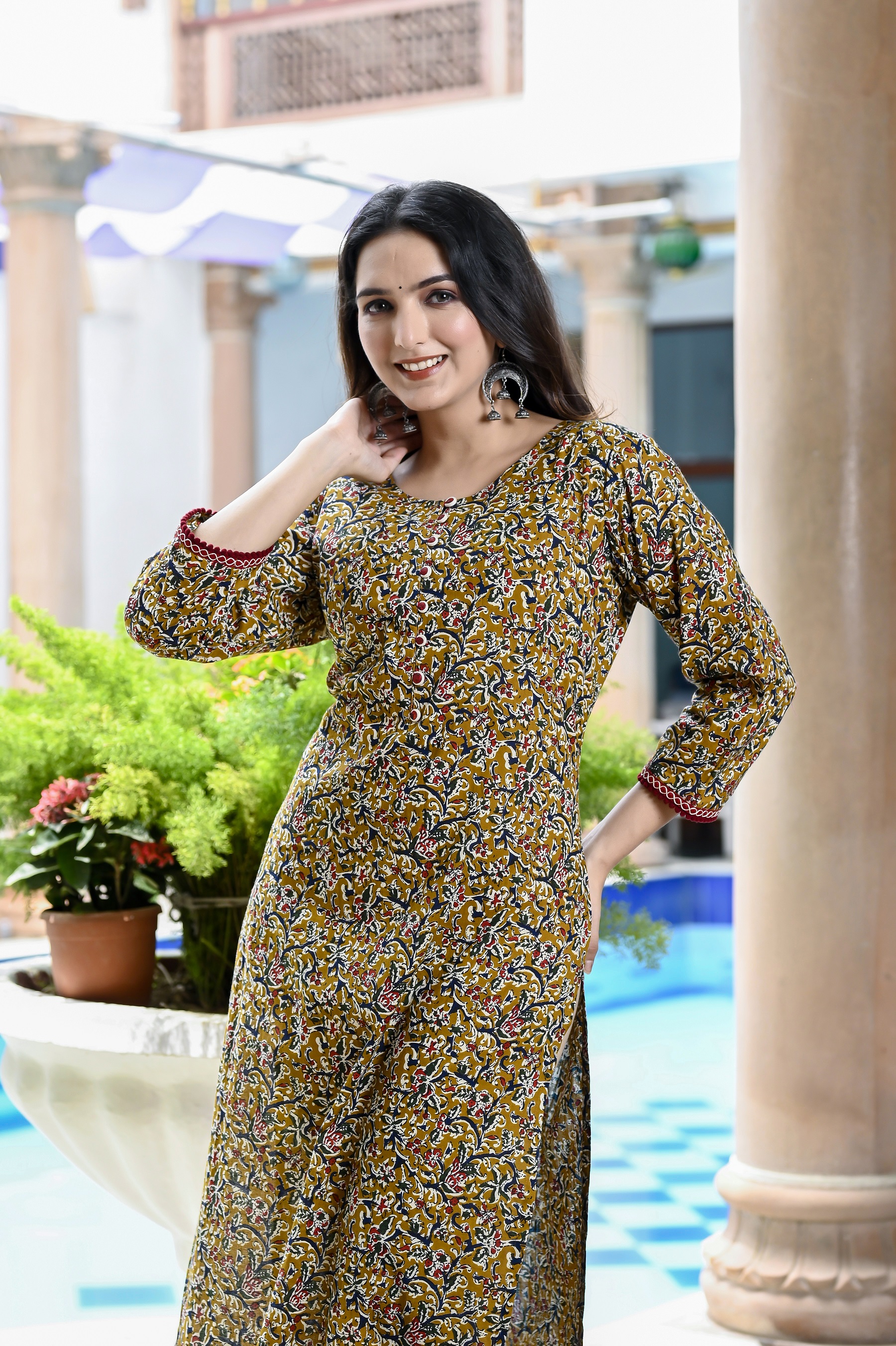 Printed Black and White Color Combination Short Kurti Manufacturers Delhi, Online  Printed Black and White Color Combination Short Kurti Wholesale Suppliers  India